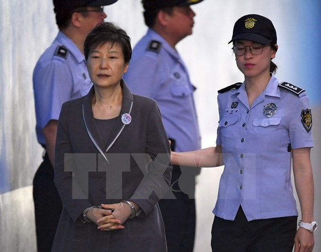 cuu tong thong han quoc park geun hye doi mat voi toi danh moi