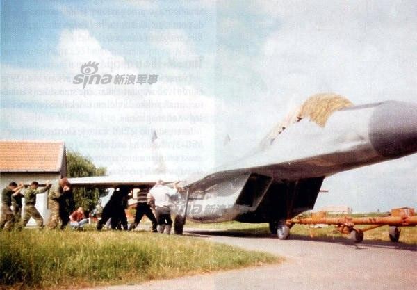 nam tu hoc viet nam che tao mig 29 bang tre nua danh lua khong quan hien dai nato