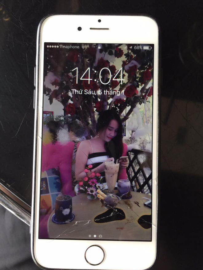 hoi nhung nguoi viet tay chay op lung thi nhau khoe xem dien thoai ai nat nhat