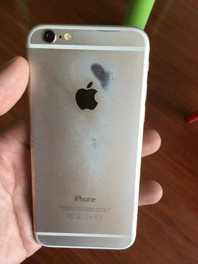 hoi nhung nguoi viet tay chay op lung thi nhau khoe xem dien thoai ai nat nhat