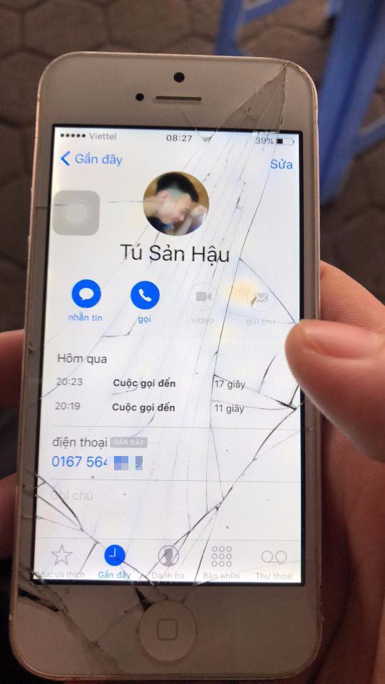 hoi nhung nguoi viet tay chay op lung thi nhau khoe xem dien thoai ai nat nhat