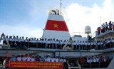 Hàng trăm tấn hàng và nhu yếu phẩm, quà Tết rời cảng Cam Ranh đến với Trường Sa