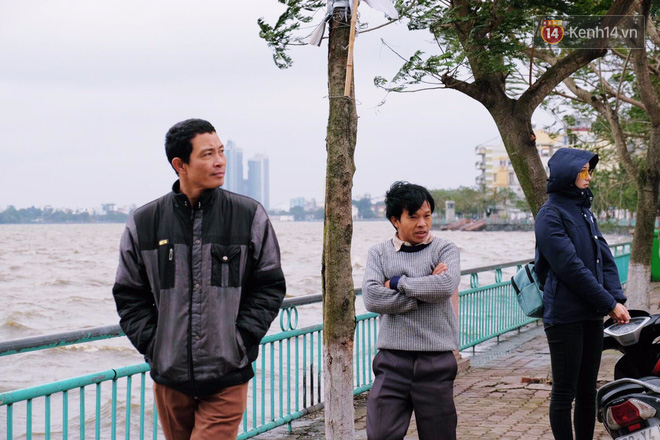 ngay tu giua trua nguoi dan ha noi da dot lua suoi am trong dot lanh nhat tu dau mua dong