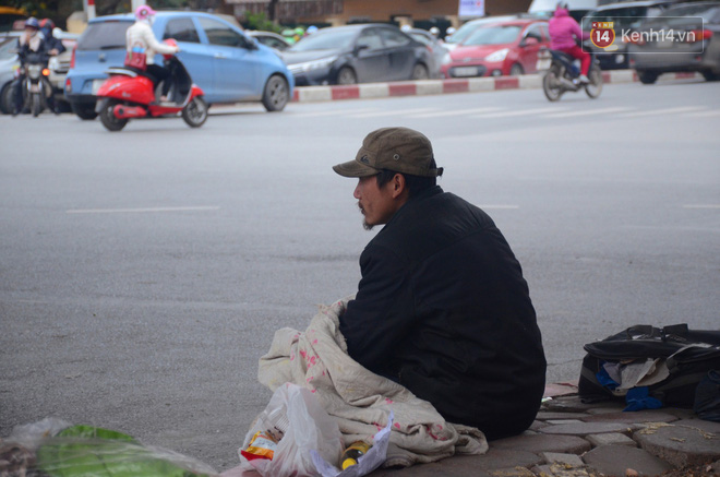 ngay tu giua trua nguoi dan ha noi da dot lua suoi am trong dot lanh nhat tu dau mua dong