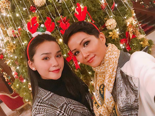 ung vien truot hoa hau hoan vu gay xon xao voi hanh dong khong chuc mung hhen nie