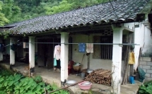 nhung hoa hau co gia canh kho khan nhat lang giai tri viet