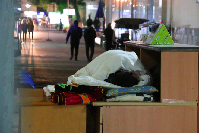 ha noi nhiet do ve dem chi con 9 10 do c nhieu nguoi nha benh nhan va vat tranh ret o hanh lang benh vien