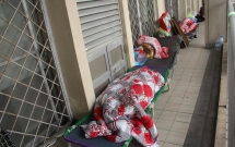 ha noi nhiet do ve dem chi con 9 10 do c nhieu nguoi nha benh nhan va vat tranh ret o hanh lang benh vien