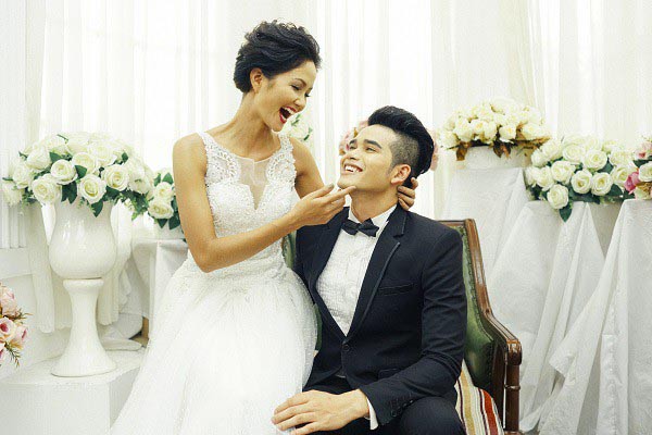 vay 500 nghin va no 4 trieu di thi hoa hau hhen nie van lam dieu vo cung xuc dong