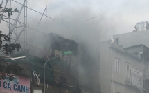 ha noi chay nha dan canh cho mo nhieu nguoi hoang loan