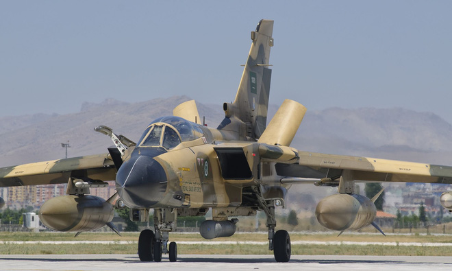 vu houthi ban ha f 15 lo nhieu tinh tiet bat thuong su that bi theu det khung khiep