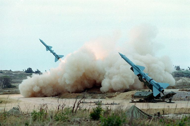 vu houthi ban ha f 15 lo nhieu tinh tiet bat thuong su that bi theu det khung khiep