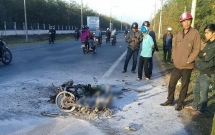 dong nai va cham voi xe may cay khien xe may boc chay chu nhan bi thuong con 2 con cho bi thieu song