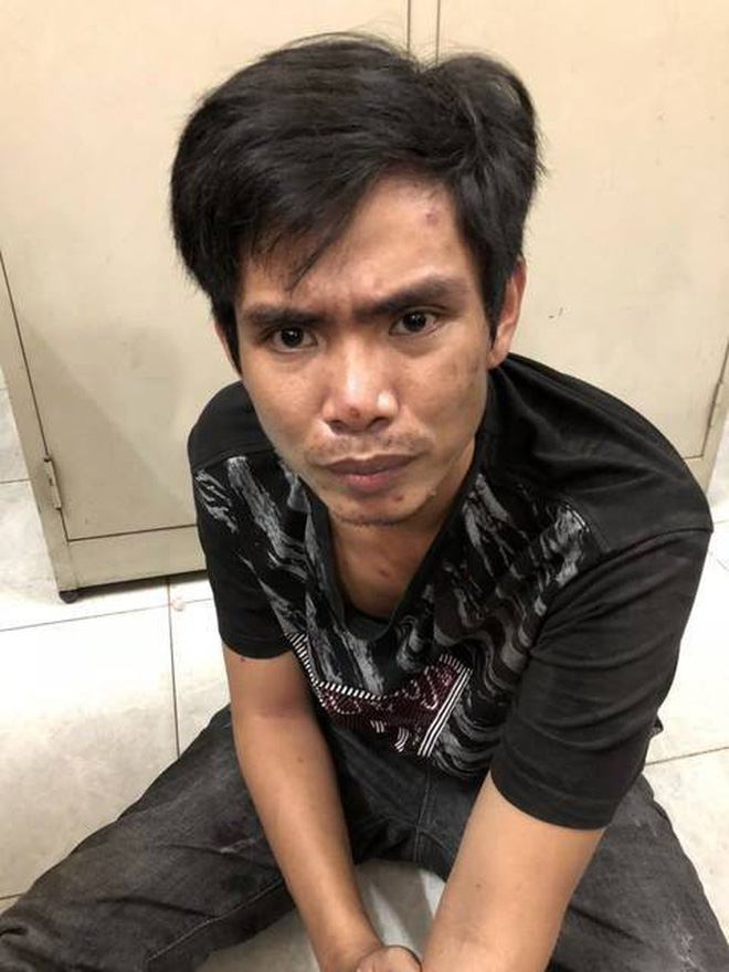 thanh nien can tay trinh sat hinh su vi bi truy duoi sau khi cuop tui xach cua co gai o sai gon