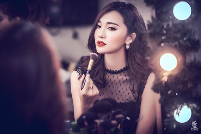 ve nong bong cua 2 nguoi dep muon ke vi tan hoa hau hhen nie