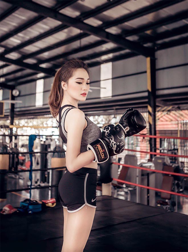 ve nong bong cua 2 nguoi dep muon ke vi tan hoa hau hhen nie