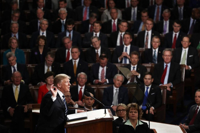 toi hau thu 120 ngay cua my tong thong trump manh tay nan gan ca iran nga va eu