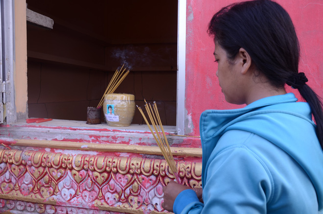 me be gai 13 tuoi nghi tu tu vi bi hang xom xam hai uoc gi con toi co the song lai duoc