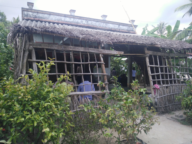 me be gai 13 tuoi nghi tu tu vi bi hang xom xam hai uoc gi con toi co the song lai duoc