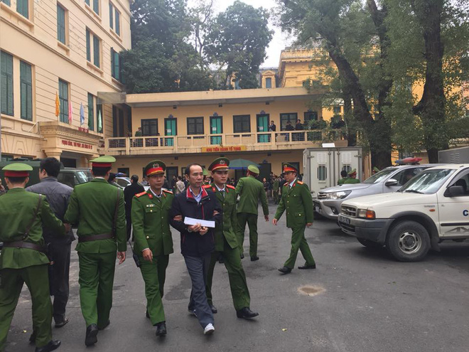 nguyen tgd pvc khoc hon 1 phut khong noi noi loi cuoi cung