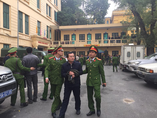 nguyen tgd pvc khoc hon 1 phut khong noi noi loi cuoi cung