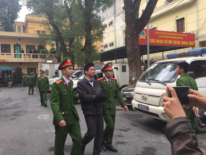 nguyen tgd pvc khoc hon 1 phut khong noi noi loi cuoi cung