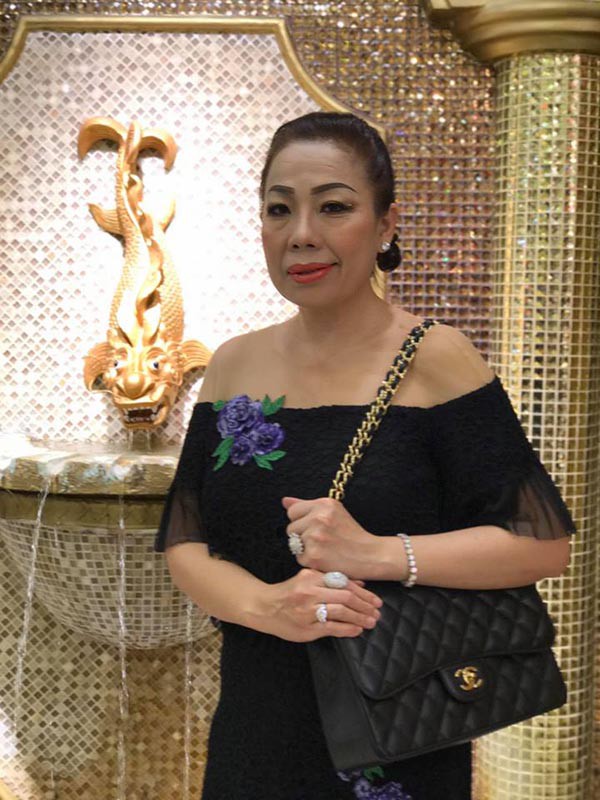 khong ra mat nhung day la nguoi am tham giup do hhen nie suot thoi gian thi hoa hau