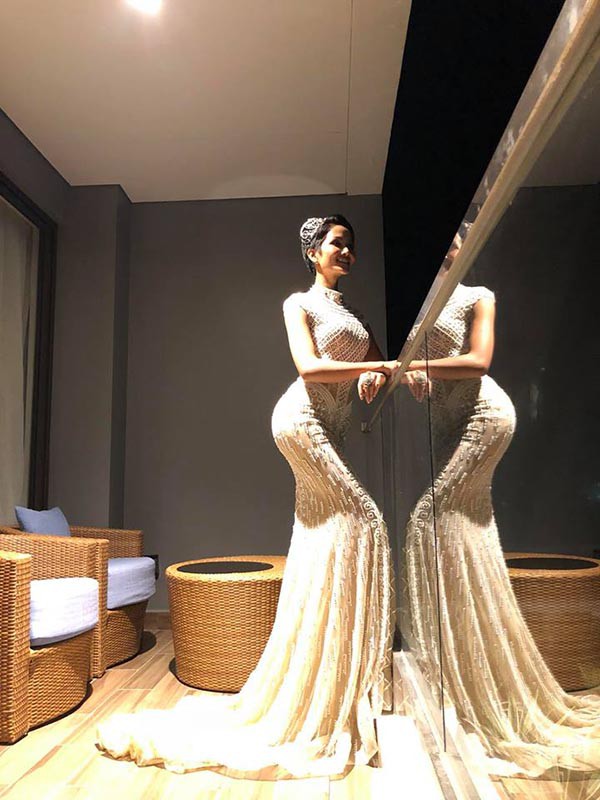 khong ra mat nhung day la nguoi am tham giup do hhen nie suot thoi gian thi hoa hau