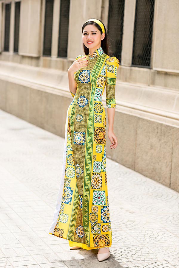 a hau diem trang thanh tu khoe sac voi ao dai cach tan