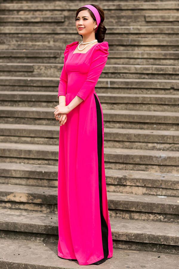 a hau diem trang thanh tu khoe sac voi ao dai cach tan