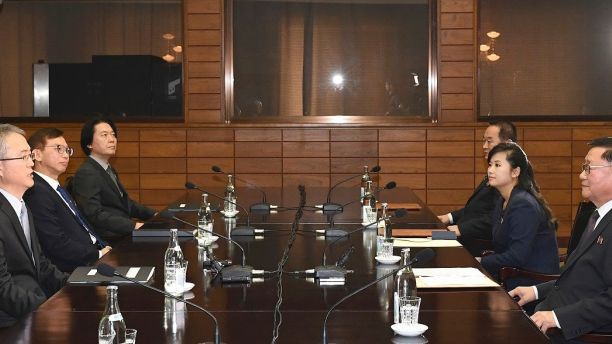 Chùm ảnh: Bóng hồng bí ẩn đại diện cho đội quân sắc đẹp Triều Tiên ở Bàn Môn Điếm chum anh bong hong bi an dai dien cho doi quan sac dep trieu tien o ban mon diem