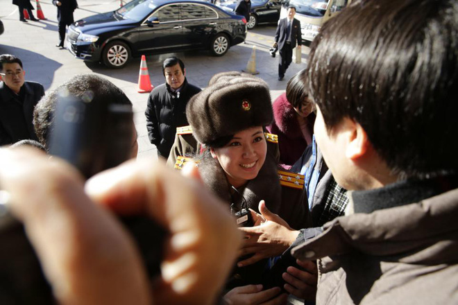 Chùm ảnh: Bóng hồng bí ẩn đại diện cho đội quân sắc đẹp Triều Tiên ở Bàn Môn Điếm chum anh bong hong bi an dai dien cho doi quan sac dep trieu tien o ban mon diem