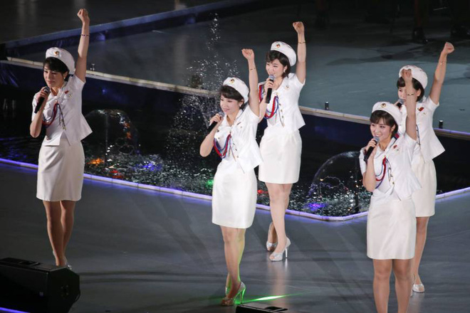 Chùm ảnh: Bóng hồng bí ẩn đại diện cho đội quân sắc đẹp Triều Tiên ở Bàn Môn Điếm chum anh bong hong bi an dai dien cho doi quan sac dep trieu tien o ban mon diem