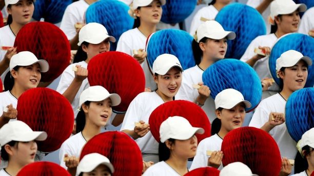 Chùm ảnh: Bóng hồng bí ẩn đại diện cho đội quân sắc đẹp Triều Tiên ở Bàn Môn Điếm chum anh bong hong bi an dai dien cho doi quan sac dep trieu tien o ban mon diem