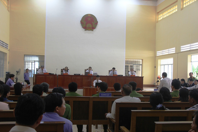 xet xu huu be ong lao hang xom nghi xam hai be gai 13 tuoi khien em uat uc tim den cai chet