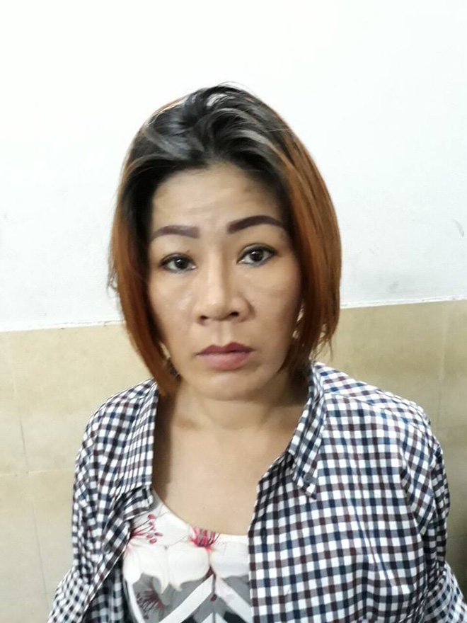 tphcm loi dung nguoi dan ong say xin lan ra via he ngu nu quai cuom luon xe may roi tau thoat