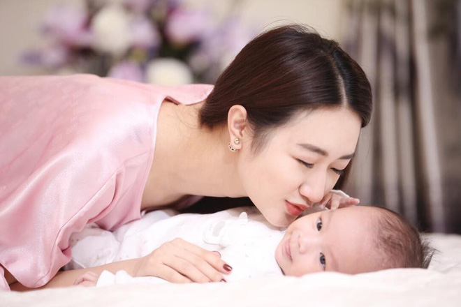 cuoc song hien tai cua hoa hau lay chong dai gia sau nua nam dang quang nhu the nao