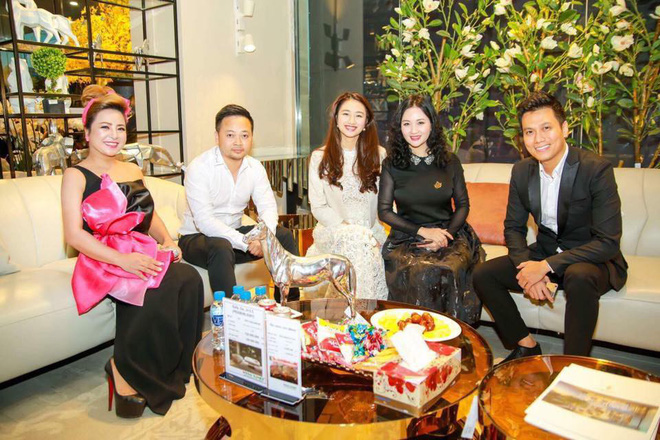 cuoc song hien tai cua hoa hau lay chong dai gia sau nua nam dang quang nhu the nao