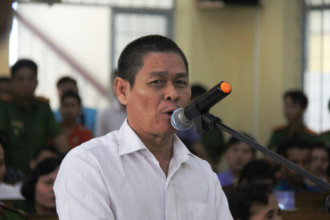 vu be gai 13 tuoi tu tu nghi do hang xom xam hai bi cao huu be khai cho tien be gai vi co tinh thuong