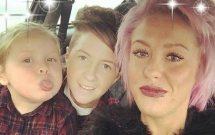 biet tin me qua doi be gai 4 tuoi vua khoc vua hoi sao me len thien duong ma khong co con