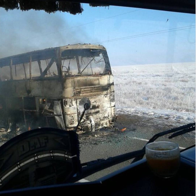 kazakhstan xe buyt bat ngo chay rui 52 hanh khach tu nan
