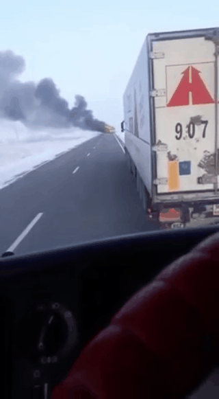 kazakhstan xe buyt bat ngo chay rui 52 hanh khach tu nan