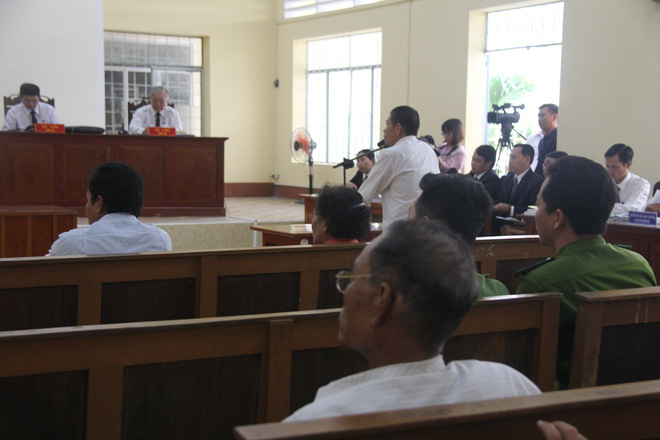 vu be gai 13 tuoi tu tu nghi do hang xom xam hai vks de nghi muc an 6 7 nam tu cho bi cao huu be