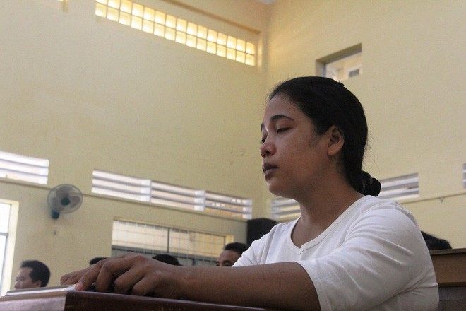 vu be gai 13 tuoi tu tu nghi do hang xom xam hai vks de nghi muc an 6 7 nam tu cho bi cao huu be