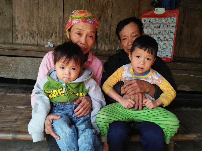 hon 100 trieu dong den voi hai dua tre bi cha me bo roi hang ngay nhat phe lieu kiem song