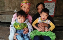 hon 100 trieu dong den voi hai dua tre bi cha me bo roi hang ngay nhat phe lieu kiem song