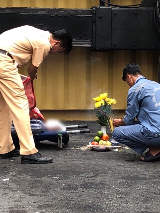 tphcm sap den ngay cuoi vo nam tai xe bi thung container ep tu vong