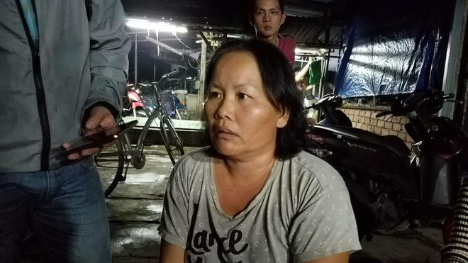 nhan chung vu sap cau o sai gon tai xe chi kip keu len cuu cuu roi chiec xe tai chim dan