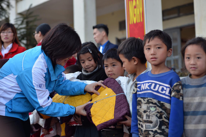 xuan bien gioi nam 2018 mang hang nghin ao am den voi nguoi dan lai chau