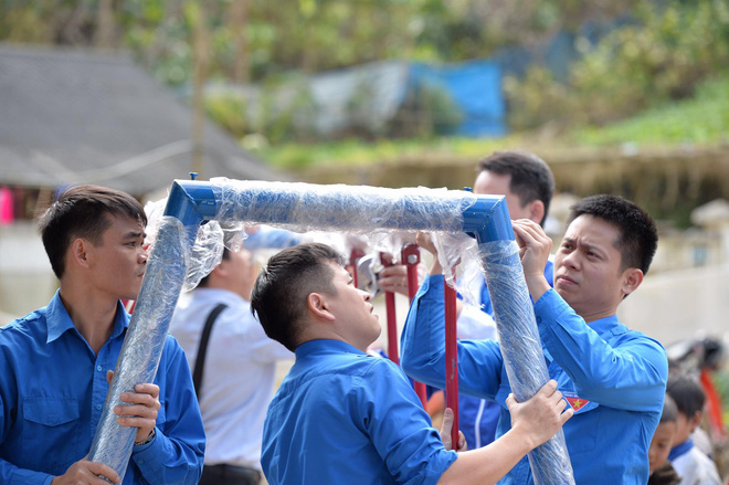 xuan bien gioi nam 2018 mang hang nghin ao am den voi nguoi dan lai chau